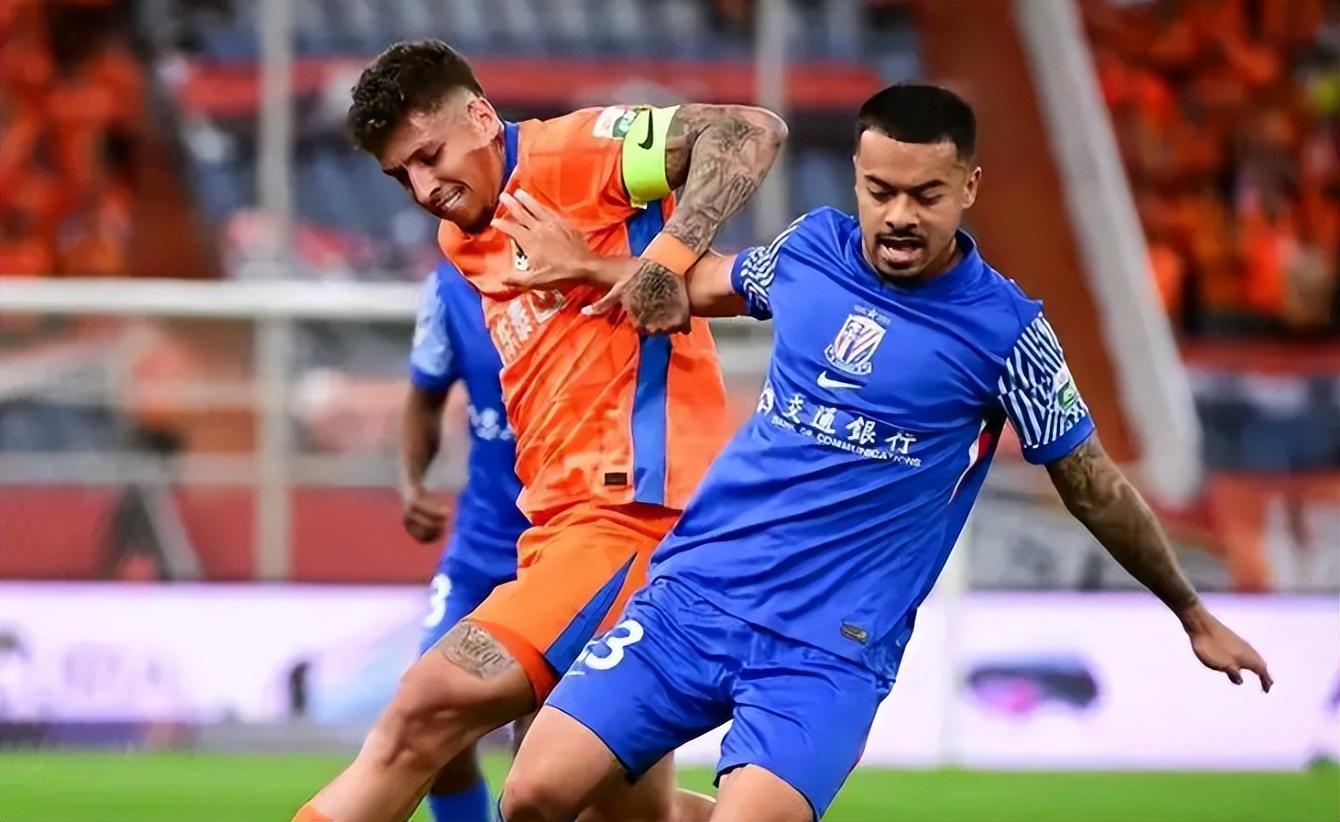 关于国安遭遇争议红牌，C罗乘势反超比分完成逆转的信息